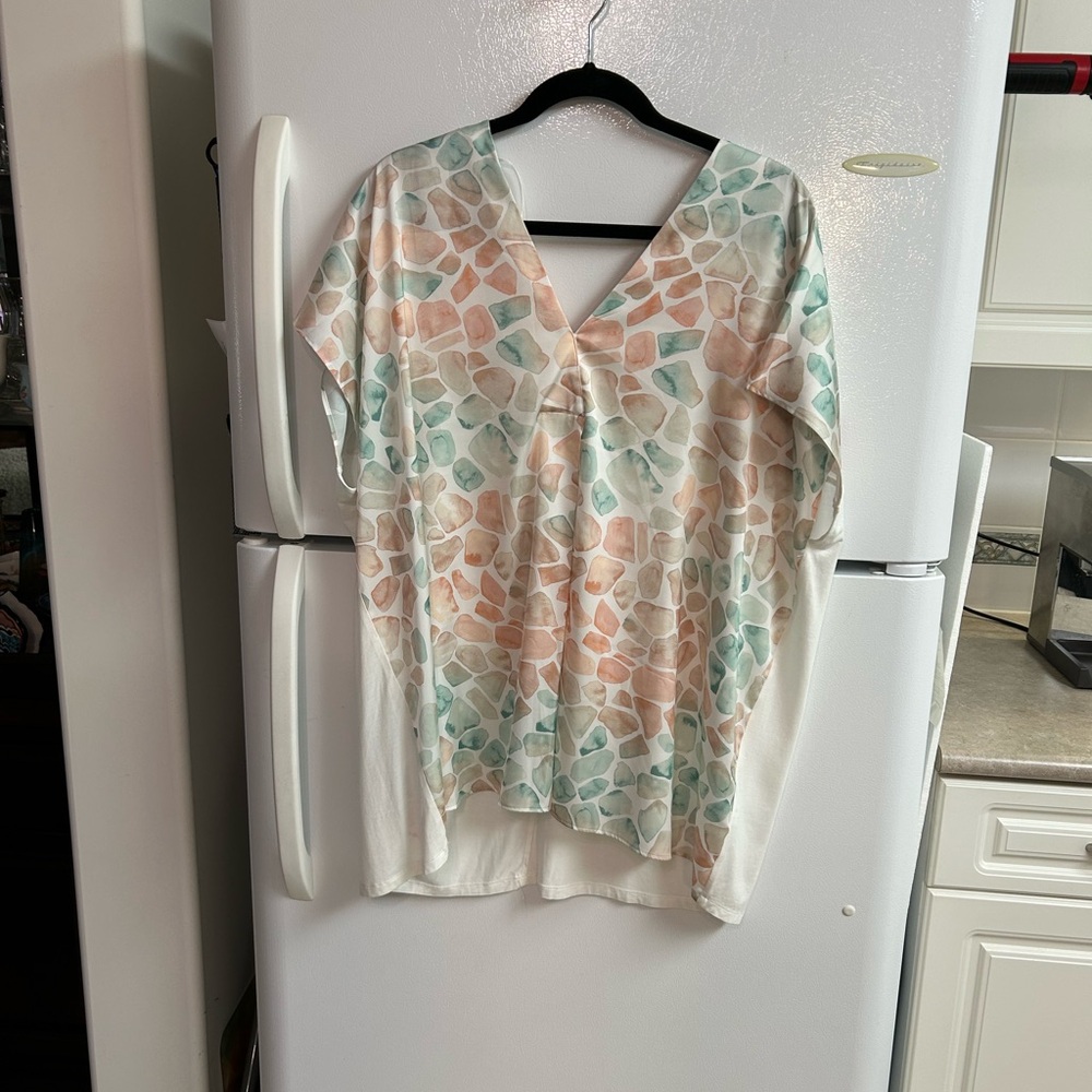 Addition Elle Green/Peach Short Sleeve Boxy Top Size 2x VNeck
5 Star Seller